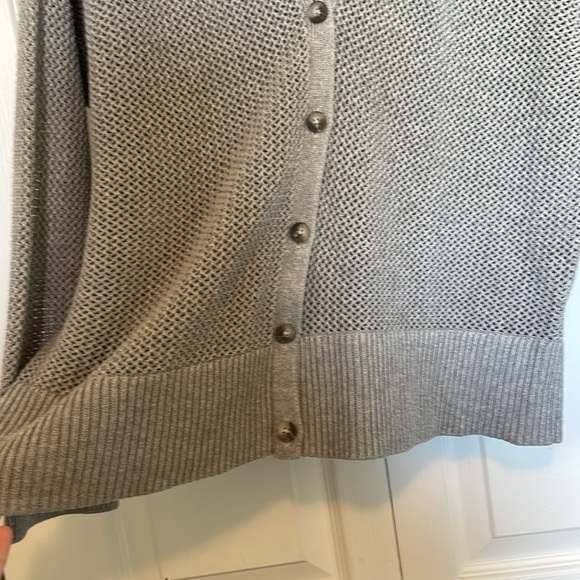 Women’s Old Navy Gray cardigan XL tall. Deep V neck. 5 buttons open knit - Picture 8 of 10